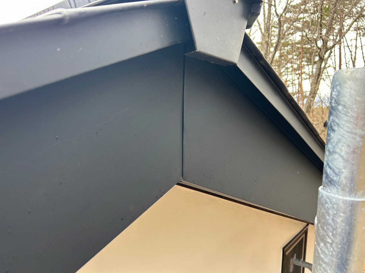 破風カバー設置